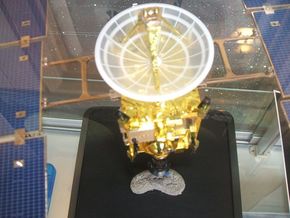 <p>以前展示された”はやぶさ”の模型</p>
