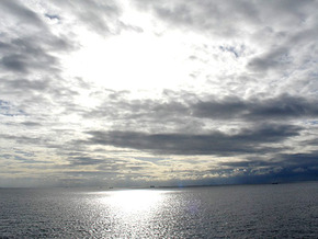 <p>展望台からはこんな空と海の美しい景観が臨めます</p>
