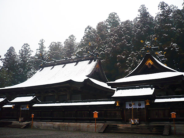 <p>冬の社殿</p>
