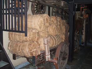 <p>古い台車</p>
