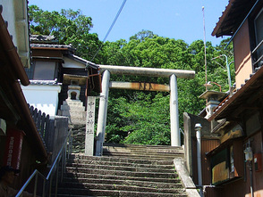 <p>境内までの参道</p>
