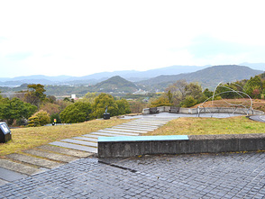 <p>自然豊かな見晴らしのいい公園内</p>
