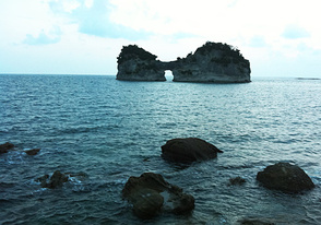 <p>昼の円月島</p>
