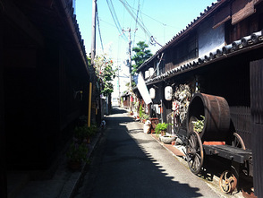 <p>黒江ぬりもの館の前の通りにて</p>
