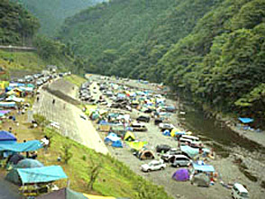 <p>夏にはテントが並び賑わいます</p>
