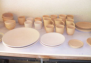 <p>絵付け用の器</p>
