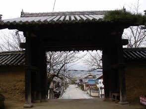 <p>土塀(築地塀)</p>
