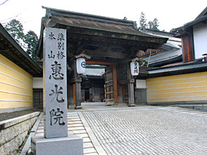 <p>本堂のご本尊</p>
