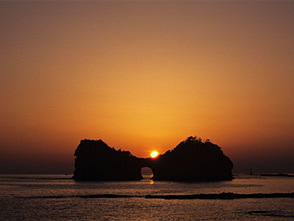 <p>夕陽の沈む美しい瞬間</p>
