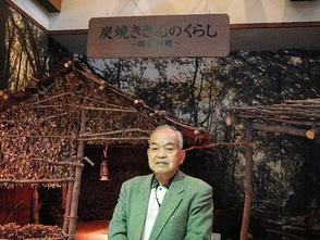 <p>紀州備長炭発見館では備長炭の歴史、作業風景の見学の他、備長炭の窯出し体験などができます。</p>
