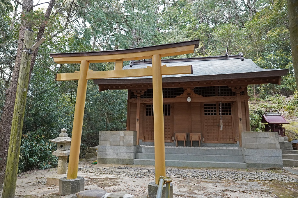 <p>社殿と第二鳥居</p>

